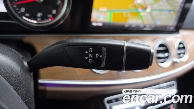 Mercedes-Benz E-Class 2018 — photo 12