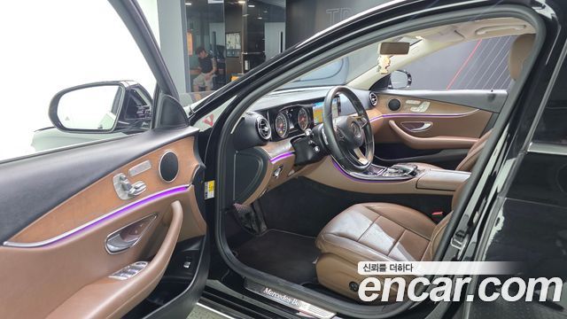 Mercedes-Benz E-Class 2018 — photo 13