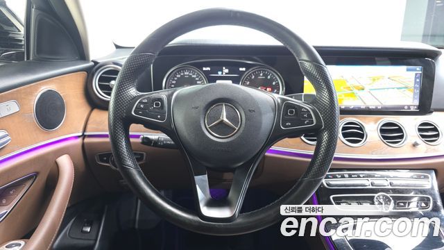 Mercedes-Benz E-Class 2018 — photo 19