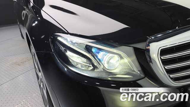 Mercedes-Benz E-Class 2018 — photo 8