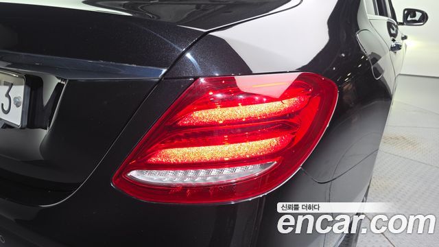 Mercedes-Benz E-Class 2018 — photo 9