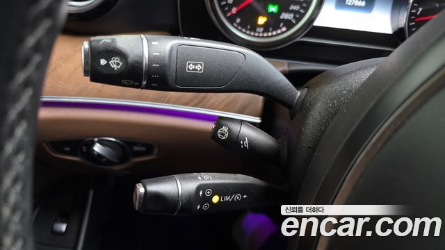 Mercedes-Benz E-Class 2018 — photo 28