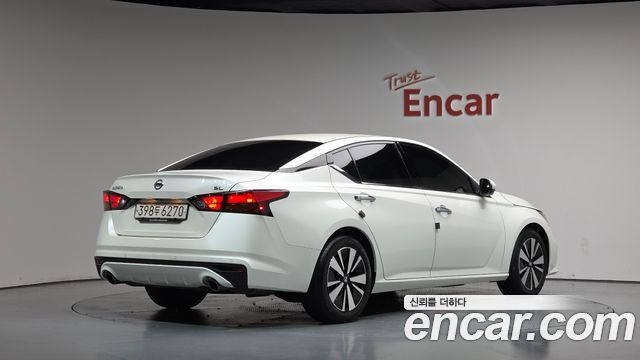 Nissan Altima 2019 — photo 2