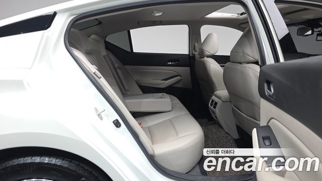 Nissan Altima 2019 — photo 17