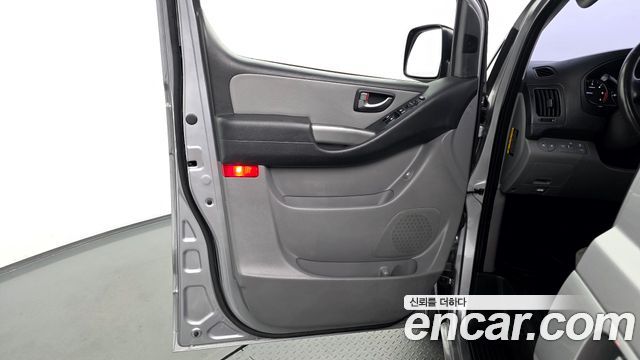 Hyundai Starex 2019 — photo 14