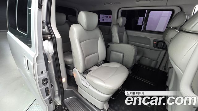 Hyundai Starex 2019 — photo 16