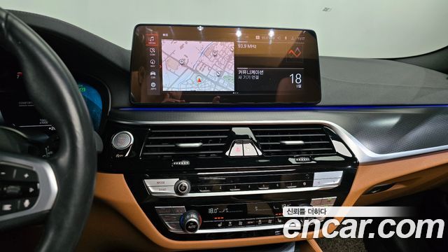 BMW 5-Series 2023 — photo 12