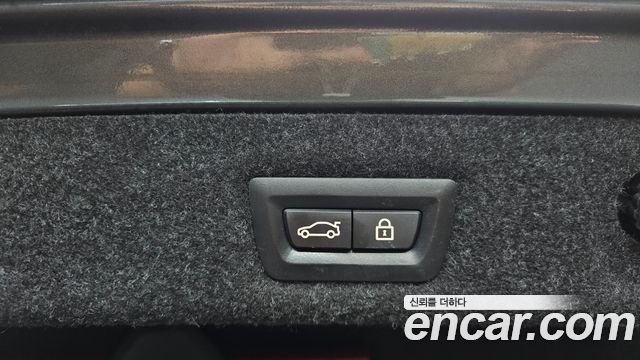 BMW 5-Series 2023 — photo 18
