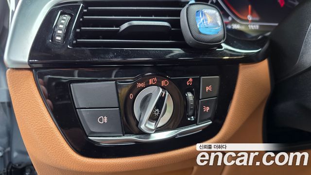 BMW 5-Series 2023 — photo 20