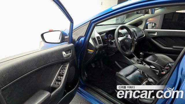 Kia K3 2013 — photo 17