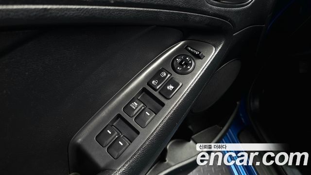 Kia K3 2013 — photo 24