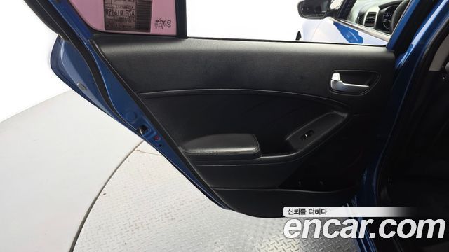 Kia K3 2013 — photo 15