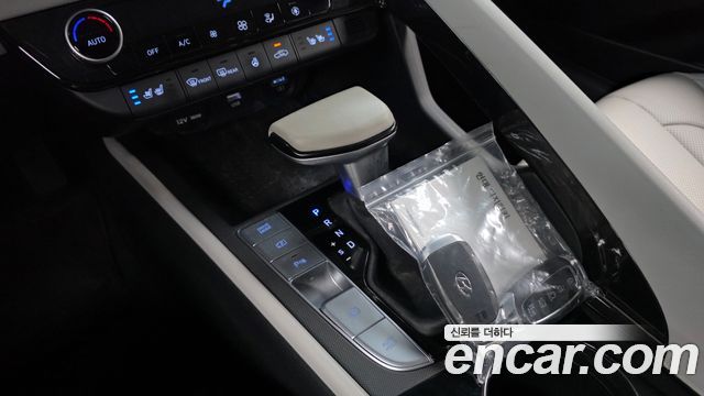 Hyundai AVANTE 2021 — photo 12