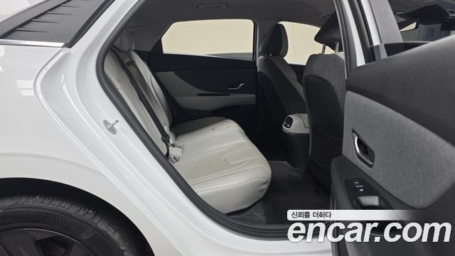 Hyundai AVANTE 2021 — photo 17