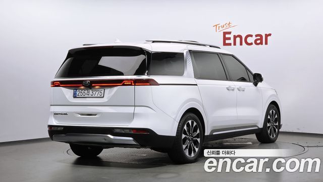 Kia Canival 2021 — photo 2