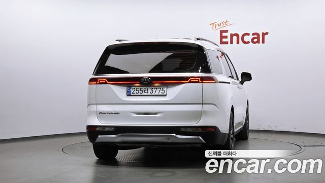 Kia Canival 2021 — photo 4
