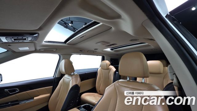 Kia Canival 2021 — photo 23