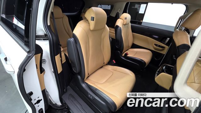 Kia Canival 2021 — photo 16