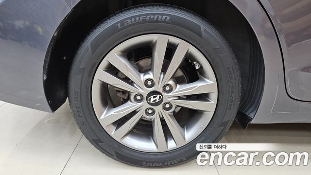 Hyundai AVANTE 2016 — photo 8