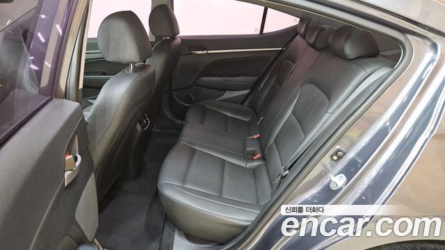 Hyundai AVANTE 2016 — photo 10