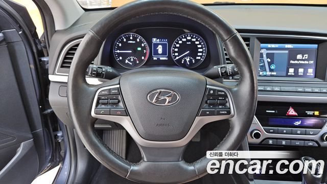 Hyundai AVANTE 2016 — photo 13