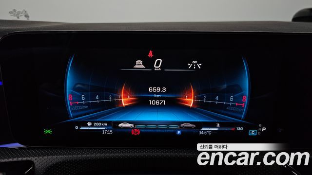Mercedes-Benz A-Class 2025 — photo 11