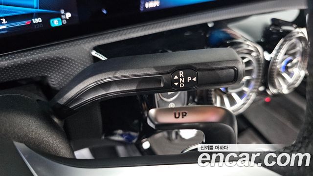 Mercedes-Benz A-Class 2025 — photo 12
