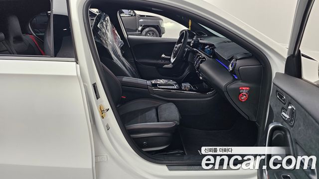 Mercedes-Benz A-Class 2025 — photo 16