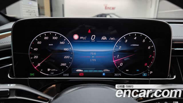 Mercedes-Benz E-Class 2026 — photo 11