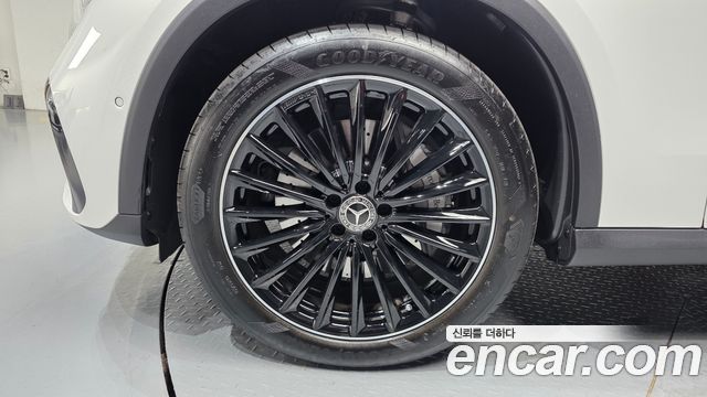 Mercedes-Benz GLC-Class 2026 — photo 5