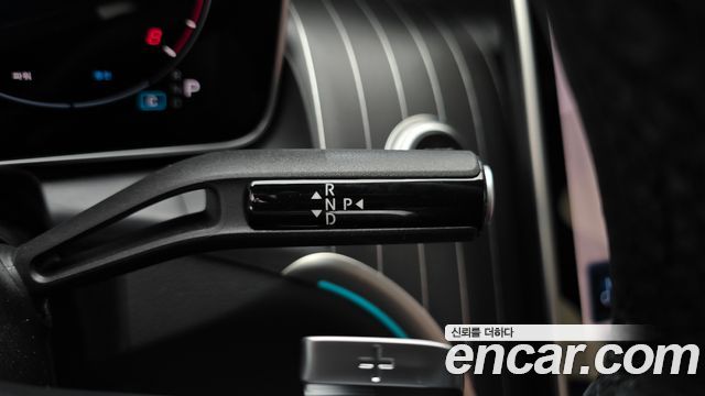 Mercedes-Benz GLC-Class 2026 — photo 9