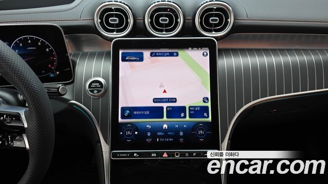 Mercedes-Benz GLC-Class 2026 — photo 19