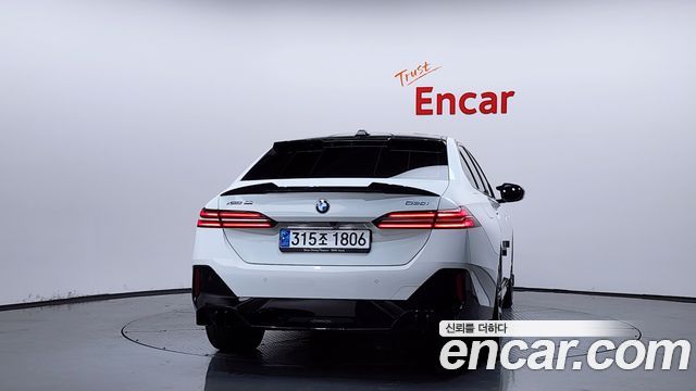 BMW 5-Series 2024 — photo 4