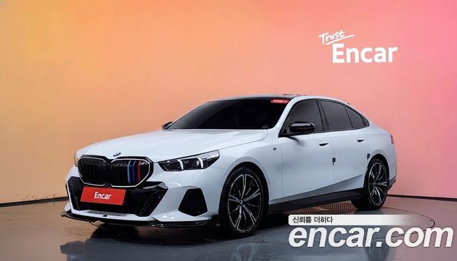 BMW 5-Series 2024 — photo 1