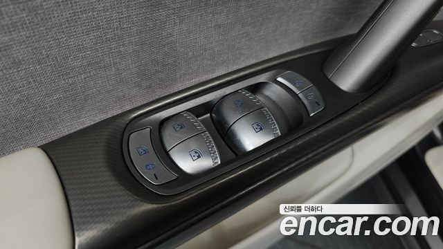 Genesis GV60 2022 — photo 38