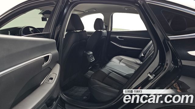 Hyundai Sonata 2022 — photo 17
