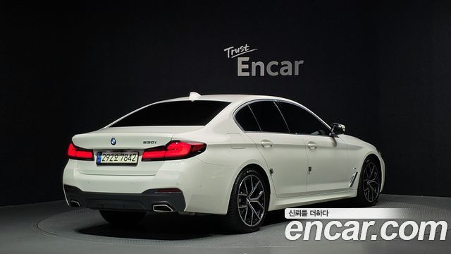 BMW 5-Series 2023 — photo 2