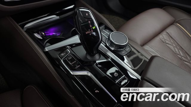 BMW 5-Series 2023 — photo 12