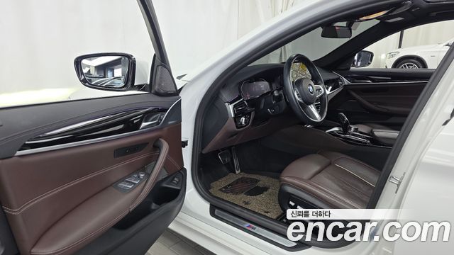BMW 5-Series 2023 — photo 13