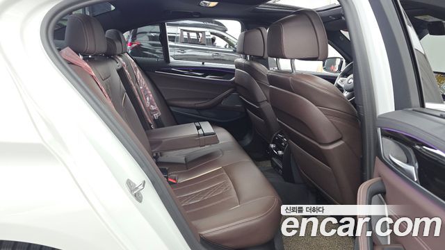 BMW 5-Series 2023 — photo 18