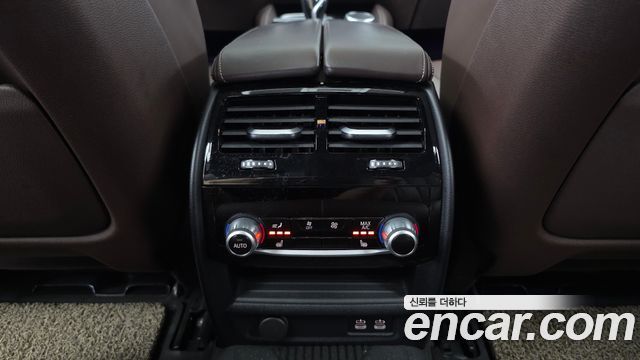 BMW 5-Series 2023 — photo 25