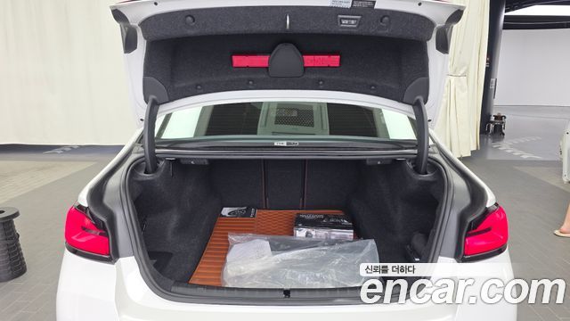 BMW 5-Series 2023 — photo 26