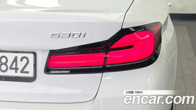 BMW 5-Series 2023 — photo 9