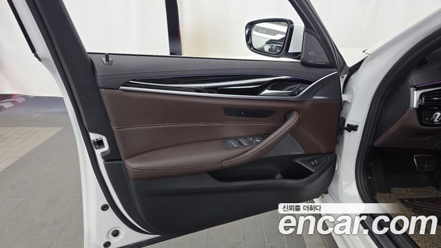 BMW 5-Series 2023 — photo 14