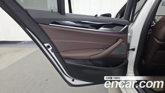 BMW 5-Series 2023 — photo 15