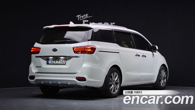 Kia Canival 2019 — photo 2