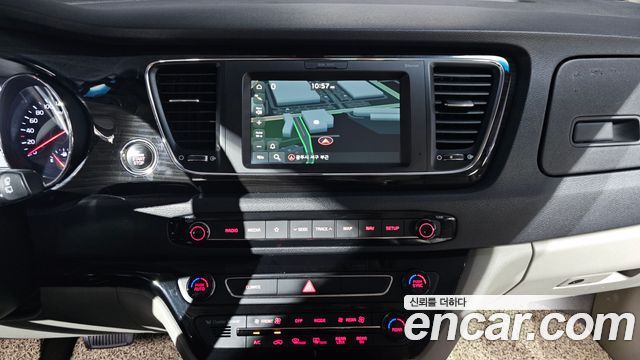 Kia Canival 2019 — photo 14