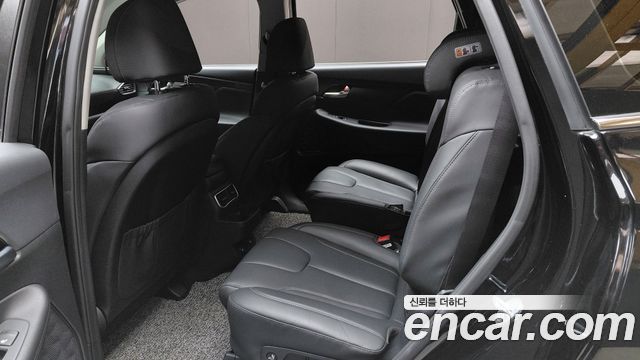 Hyundai Santafe 2023 — photo 18