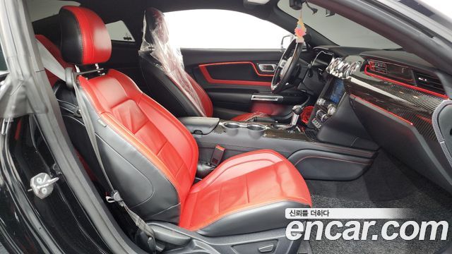 Ford Mustang 2020 — photo 11