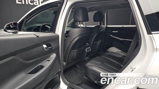 Hyundai Santafe 2022 — photo 18